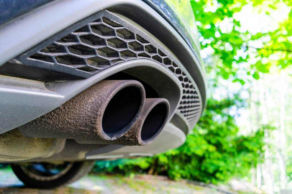 Čađ na izduvnim cevima automobila